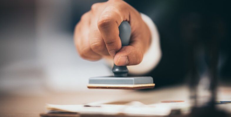 5 Things to Consider When Choosing a Mobile Notary