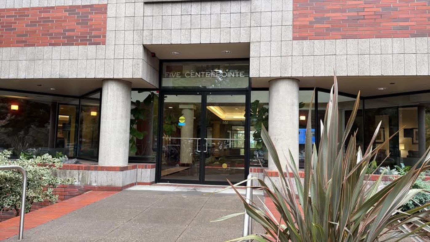 Five Centerpointe building entrance, home of the Pac Signing Notary Lake Oswego office